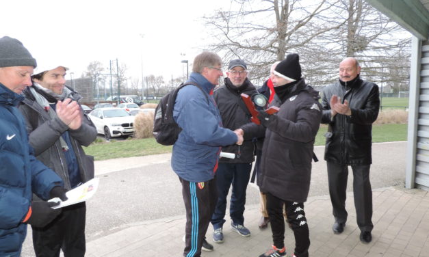 Casimir ZURASZEK s’est vu remettre le trophée Georges BOULOGNE de la part de l’Amicale des Éducateurs de Football.