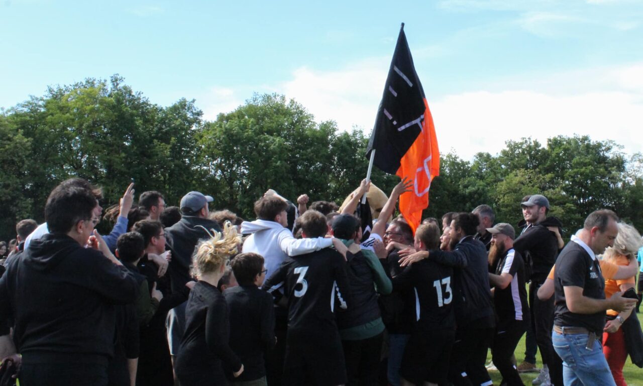 R3 (J22) : L’équipe Seniors M1 de l’En Avant Baugeois confirme sa montée en R2 grâce à sa victoire 2-1 face à Louverné Sports