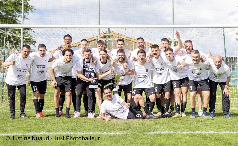 L’équipe seniors de l’Olympique Liré-Drain monte en R2 !