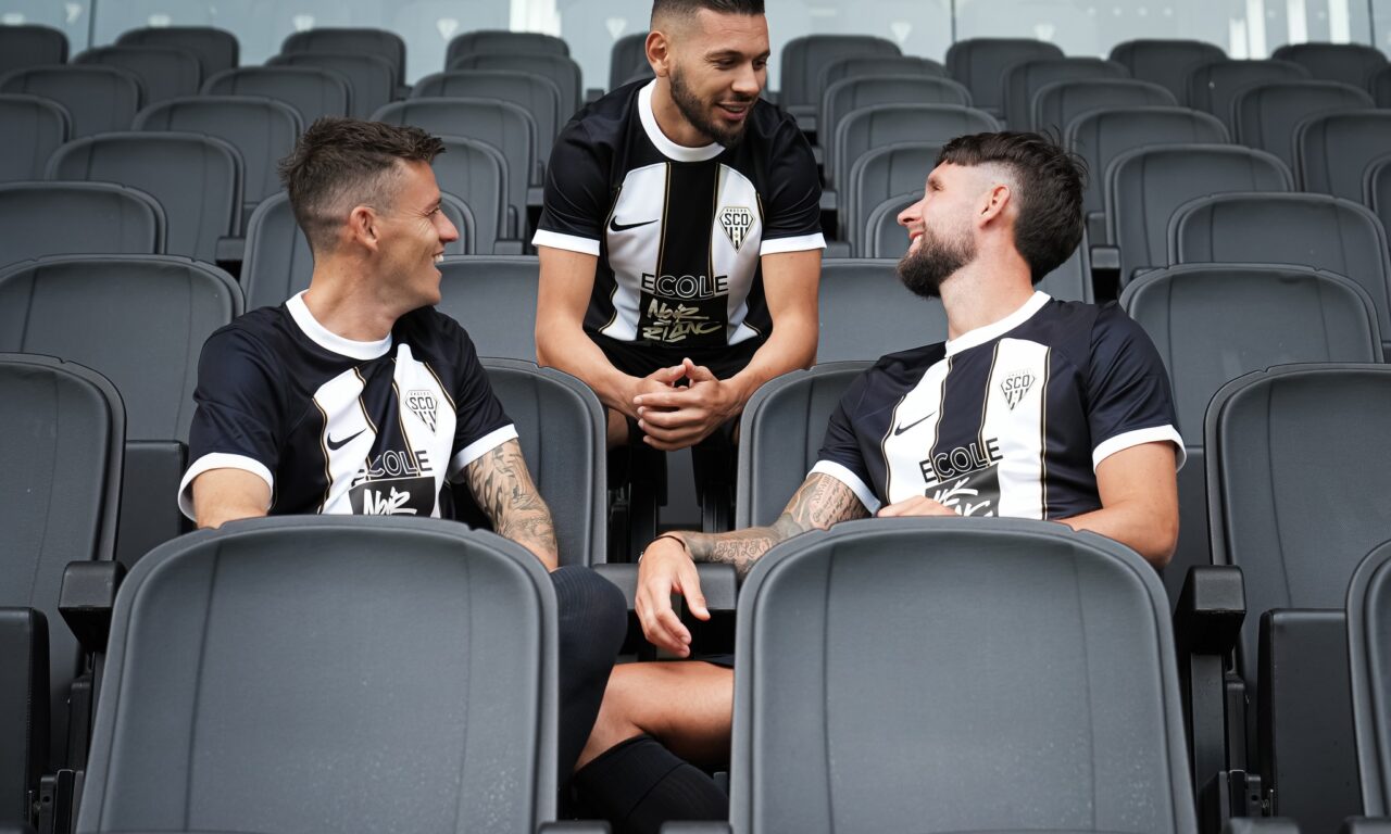 Angers SCO : Le club a dévoilé son maillot domicile pour la saison 2024/2025 !